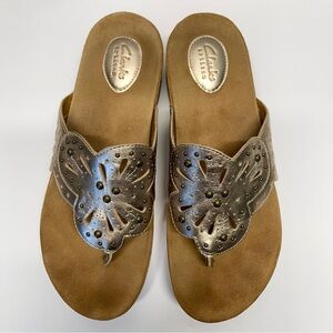 Clark’s Women’s Artisan Emmes Metallic Leather Wedge Platform Sandal Size 9.5